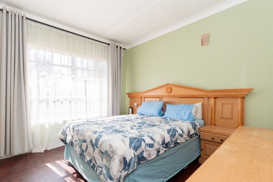 4 Bedroom Property for Sale in Buurendal Gauteng