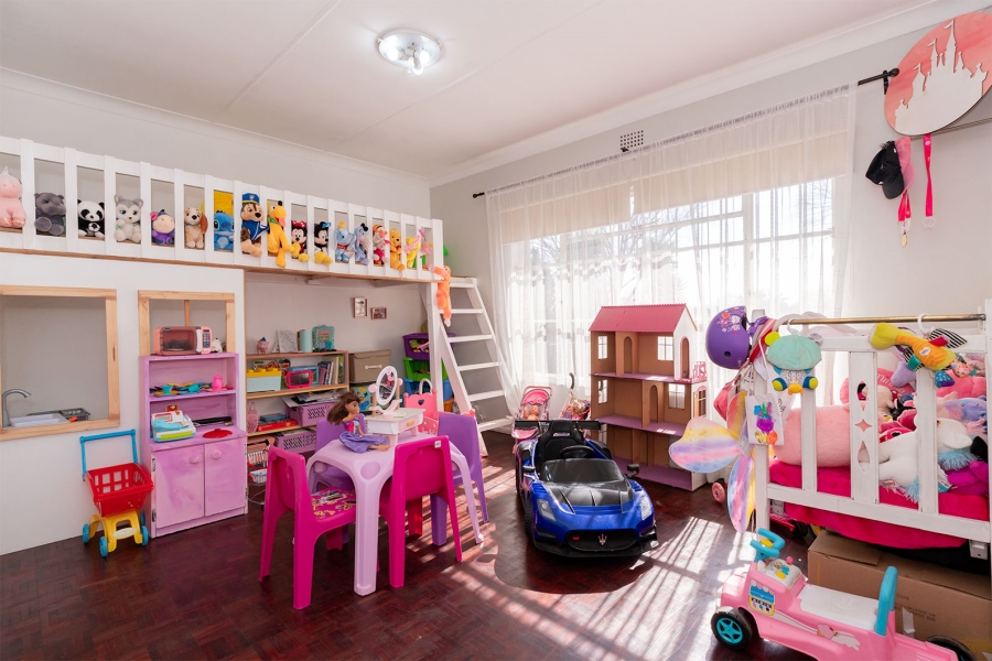 4 Bedroom Property for Sale in Buurendal Gauteng