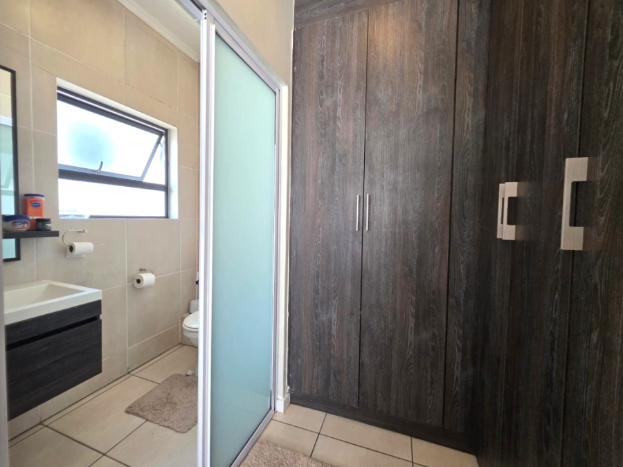 1 Bedroom Property for Sale in Greenstone Hill Gauteng