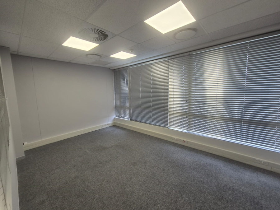 To Let Commercial Property for Rent in Die Hoewes Gauteng