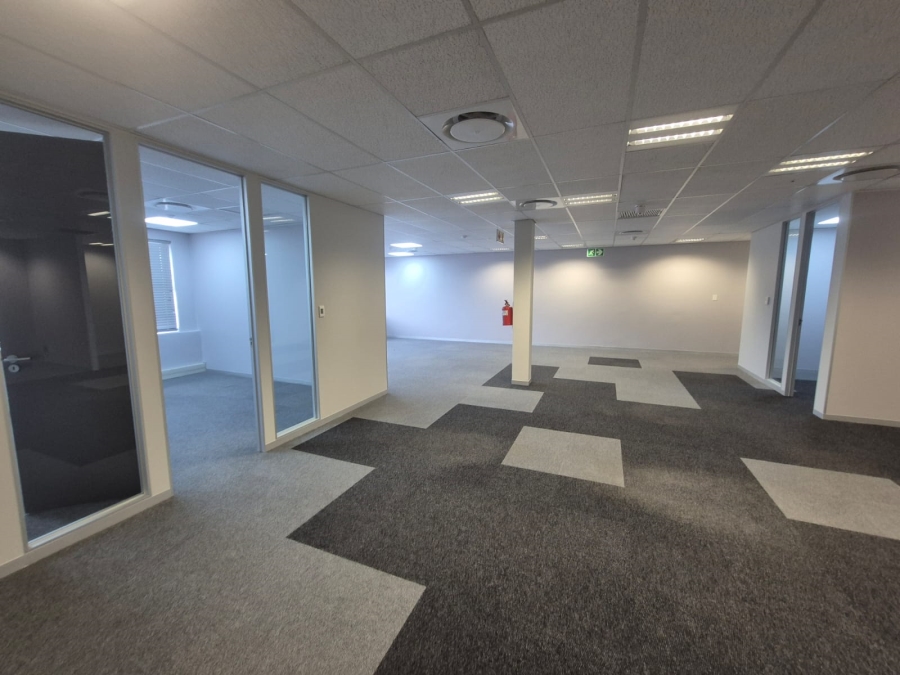 To Let Commercial Property for Rent in Die Hoewes Gauteng
