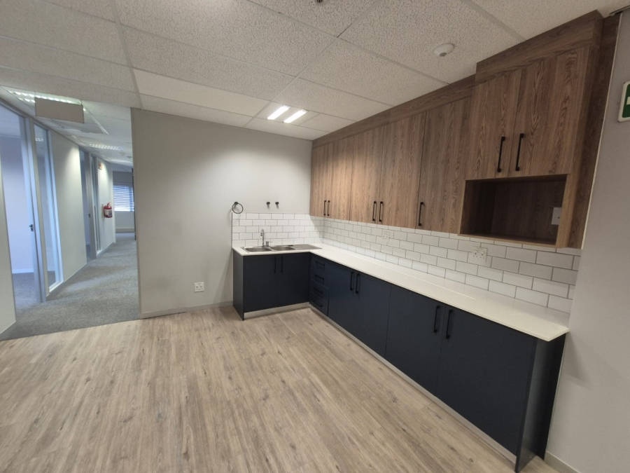 To Let Commercial Property for Rent in Die Hoewes Gauteng