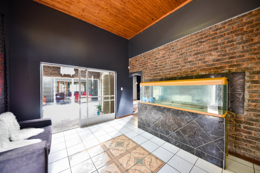 3 Bedroom Property for Sale in Garsfontein Gauteng