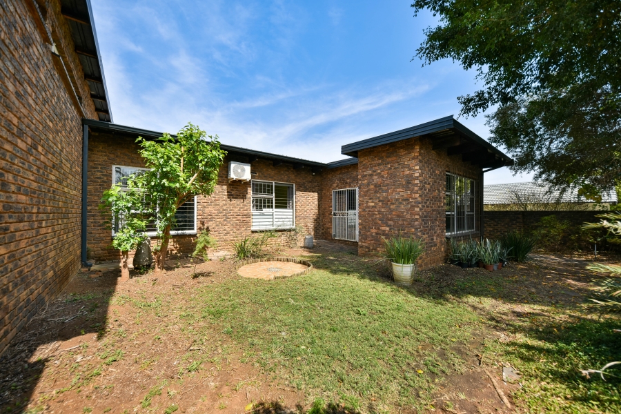 3 Bedroom Property for Sale in Garsfontein Gauteng
