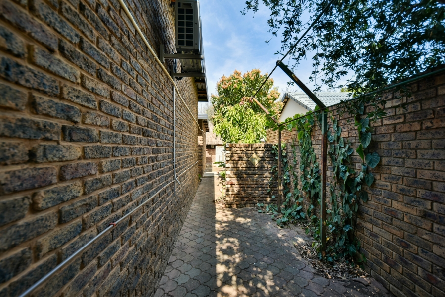 3 Bedroom Property for Sale in Garsfontein Gauteng