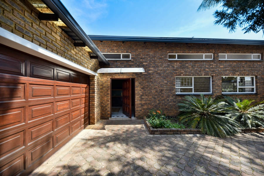 3 Bedroom Property for Sale in Garsfontein Gauteng