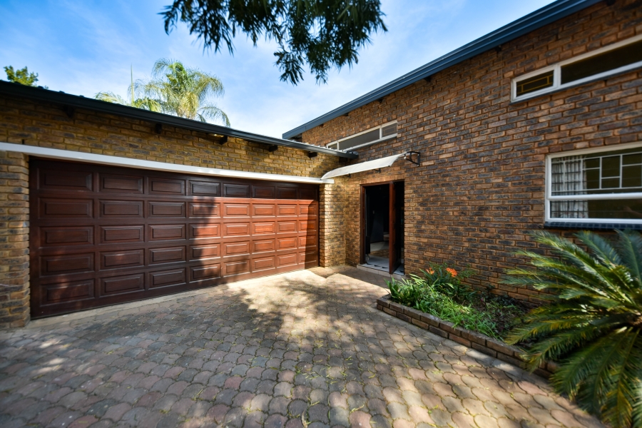 3 Bedroom Property for Sale in Garsfontein Gauteng