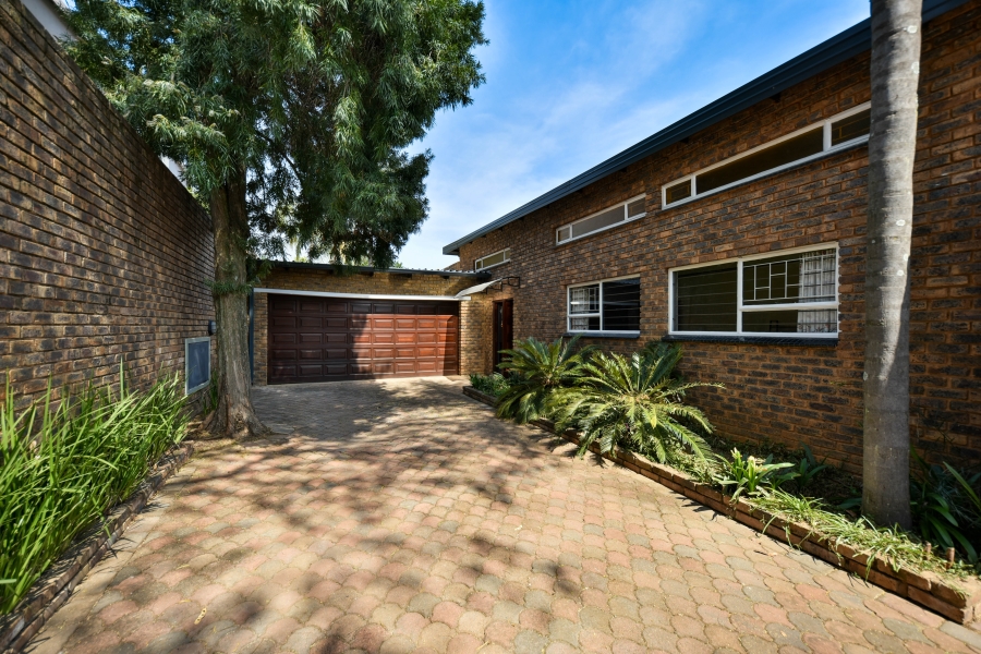 3 Bedroom Property for Sale in Garsfontein Gauteng