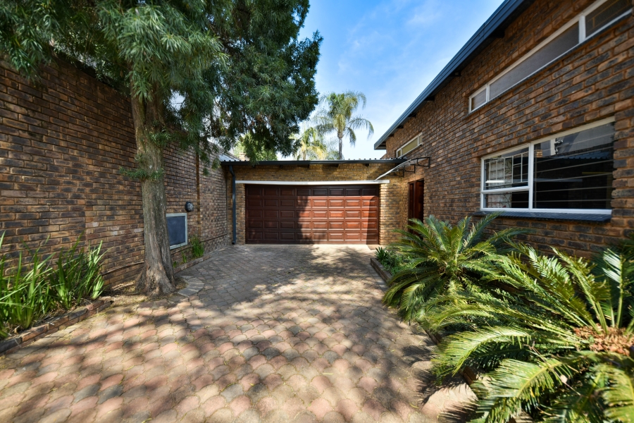 3 Bedroom Property for Sale in Garsfontein Gauteng