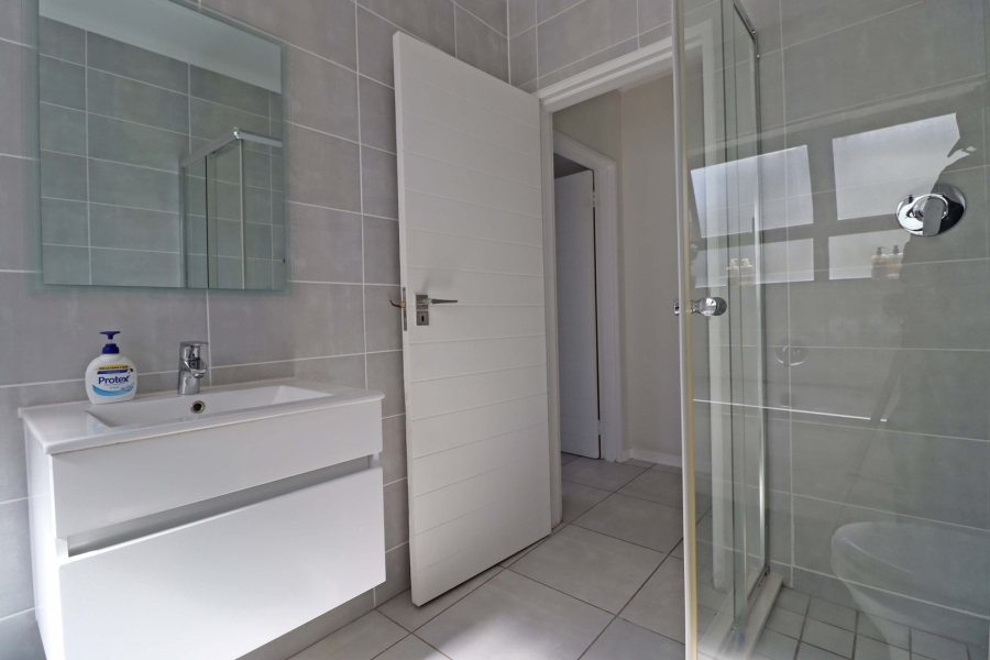 2 Bedroom Property for Sale in Crowthorne AH Gauteng