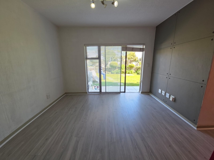 2 Bedroom Property for Sale in Beverley Gauteng