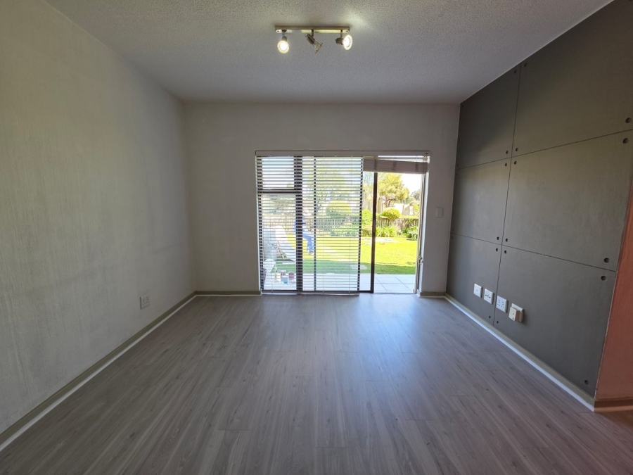 2 Bedroom Property for Sale in Beverley Gauteng
