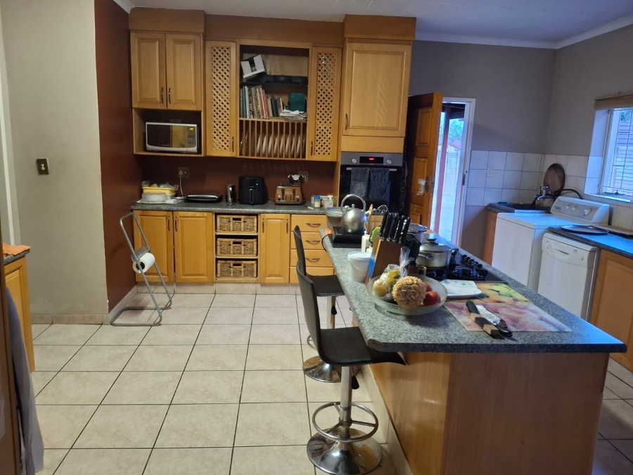 4 Bedroom Property for Sale in Garsfontein Gauteng