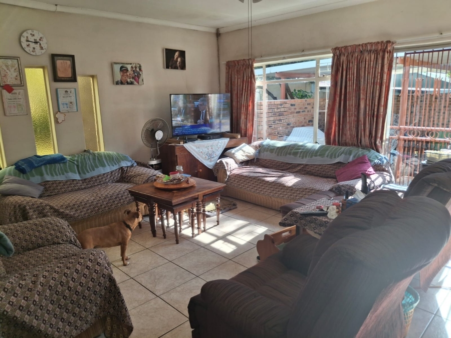 4 Bedroom Property for Sale in Garsfontein Gauteng