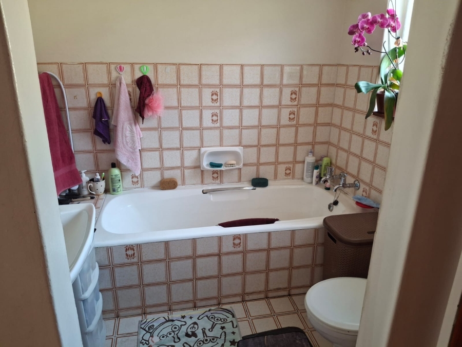 4 Bedroom Property for Sale in Garsfontein Gauteng