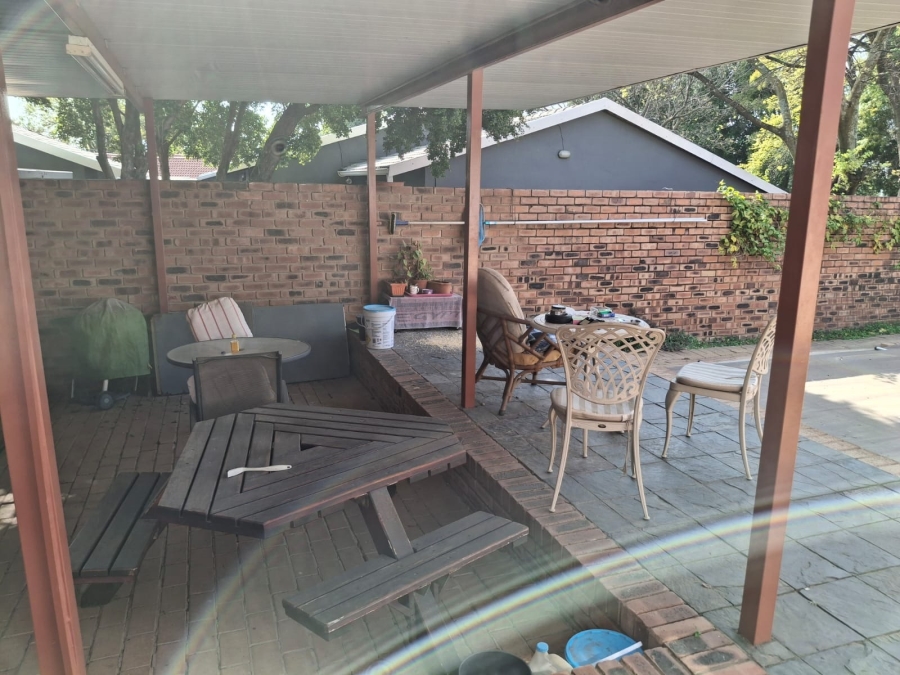 4 Bedroom Property for Sale in Garsfontein Gauteng