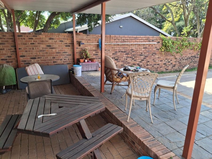 4 Bedroom Property for Sale in Garsfontein Gauteng