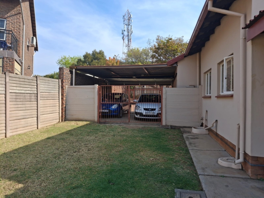 4 Bedroom Property for Sale in Garsfontein Gauteng