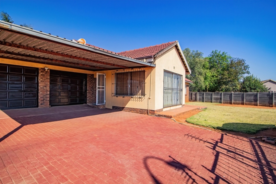 3 Bedroom Property for Sale in Birch Acres Gauteng