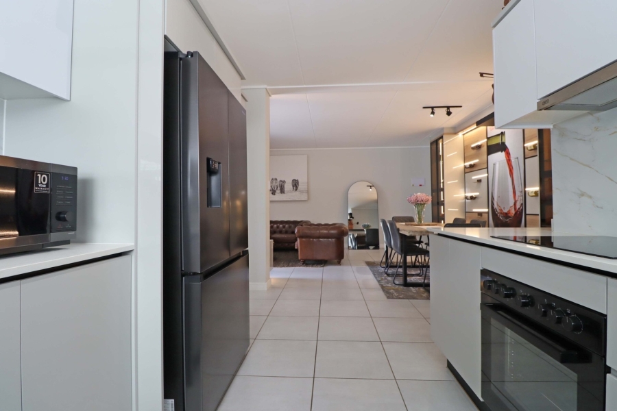 To Let 3 Bedroom Property for Rent in Crowthorne AH Gauteng