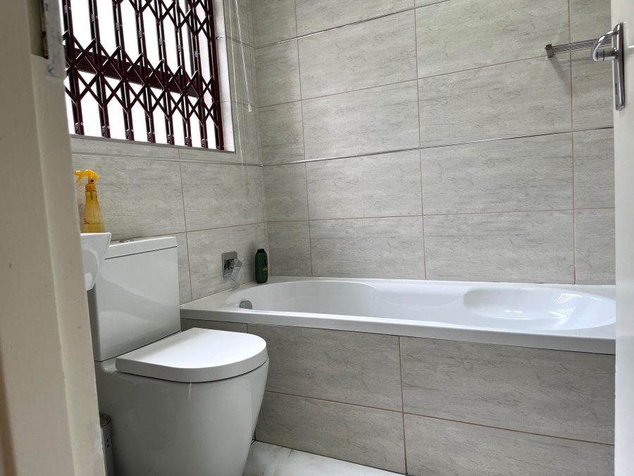 To Let 2 Bedroom Property for Rent in Morningside Gauteng