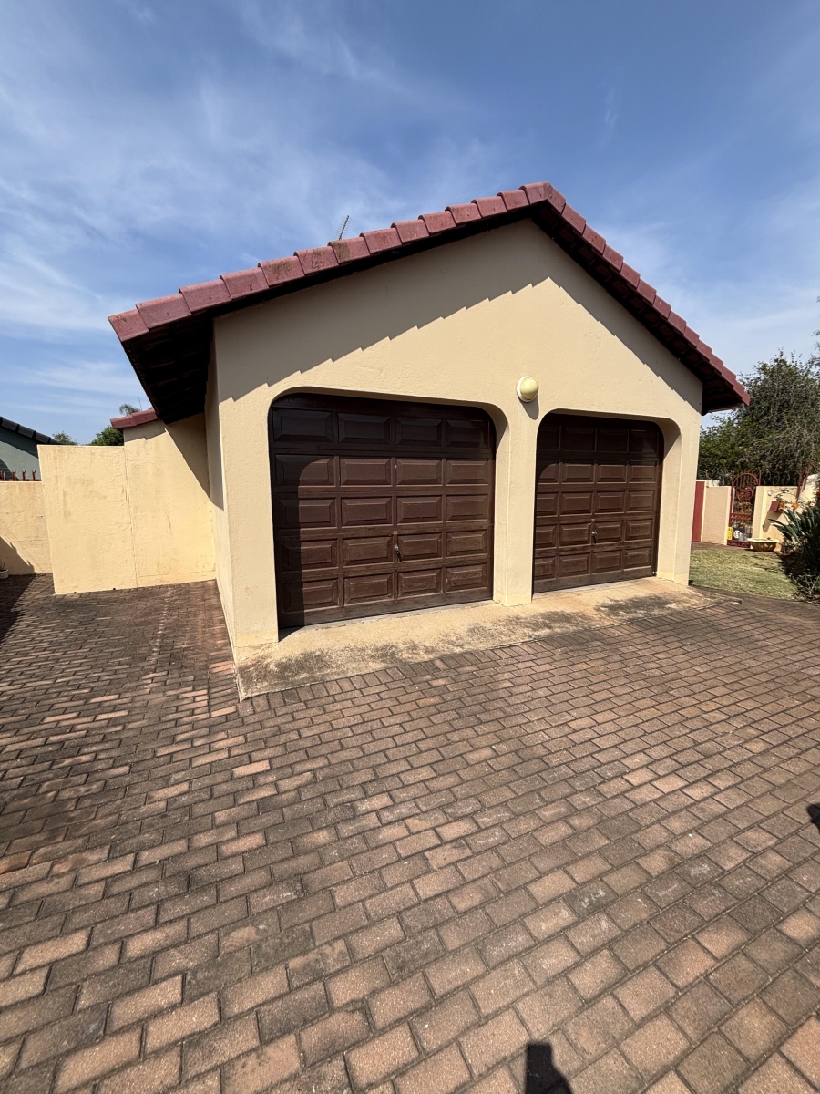 To Let 3 Bedroom Property for Rent in Brummeria Gauteng