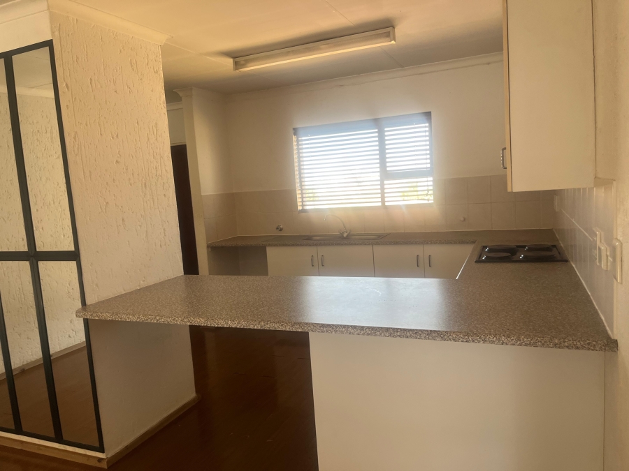To Let 2 Bedroom Property for Rent in Vorna Valley Gauteng