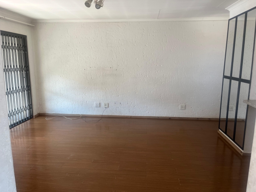 To Let 2 Bedroom Property for Rent in Vorna Valley Gauteng