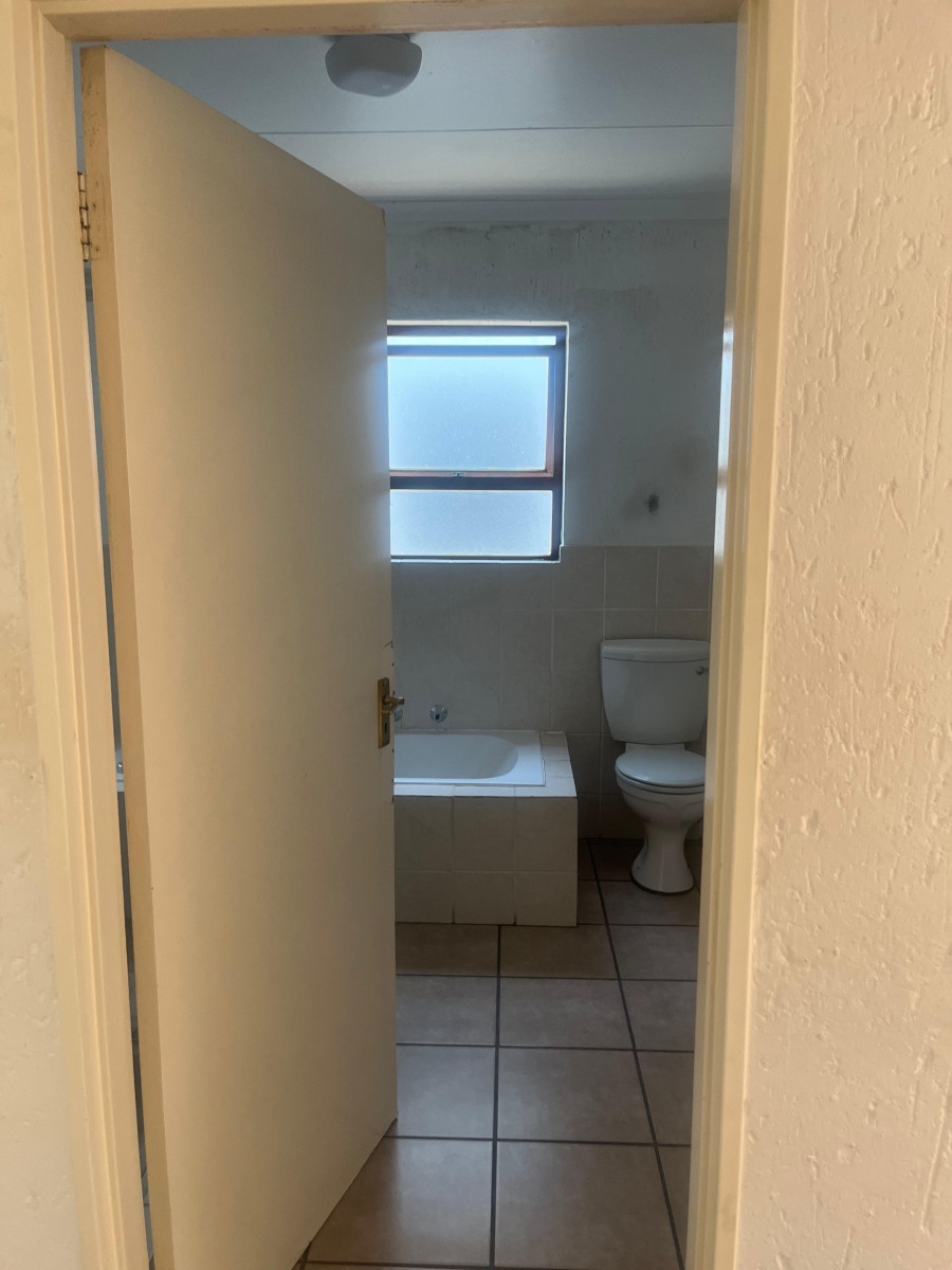 To Let 2 Bedroom Property for Rent in Vorna Valley Gauteng