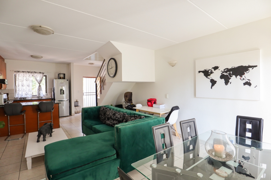 To Let 2 Bedroom Property for Rent in Magaliessig Gauteng