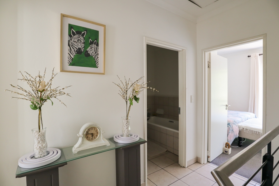 To Let 2 Bedroom Property for Rent in Magaliessig Gauteng