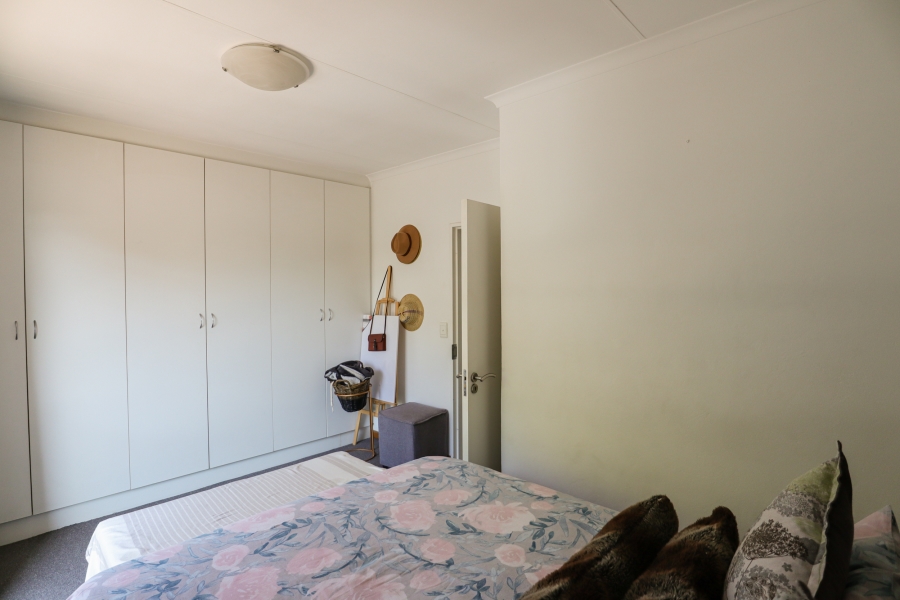 To Let 2 Bedroom Property for Rent in Magaliessig Gauteng