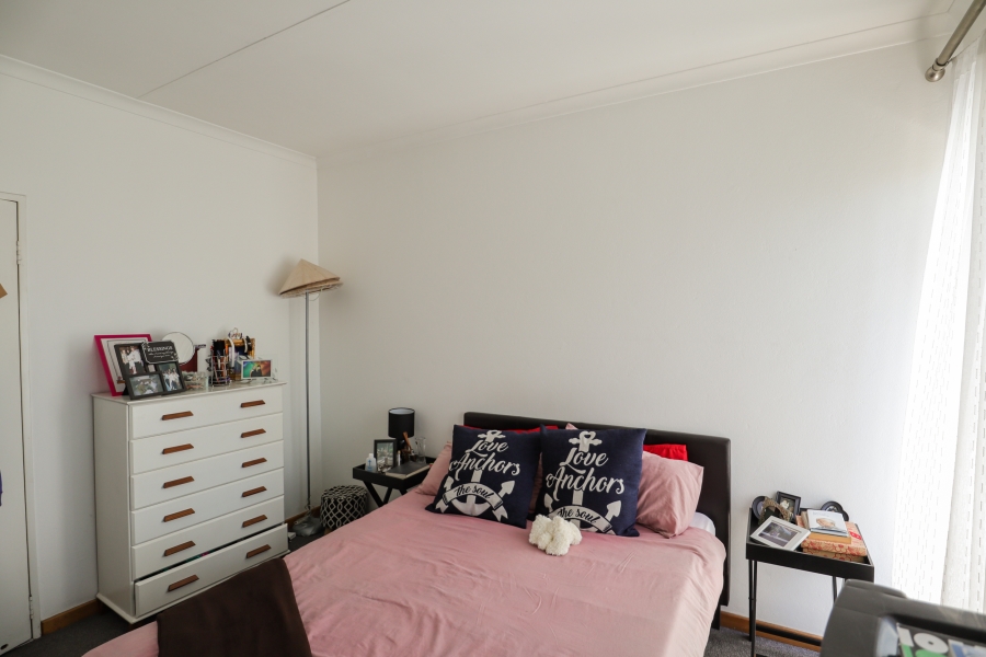 To Let 2 Bedroom Property for Rent in Magaliessig Gauteng