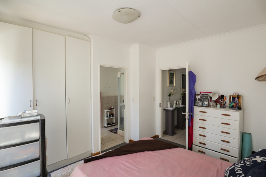 To Let 2 Bedroom Property for Rent in Magaliessig Gauteng
