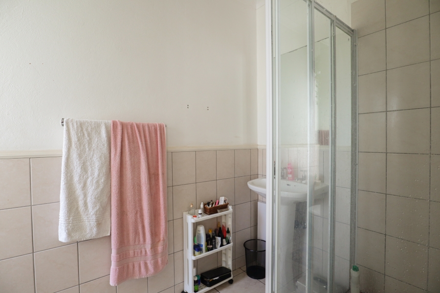 To Let 2 Bedroom Property for Rent in Magaliessig Gauteng