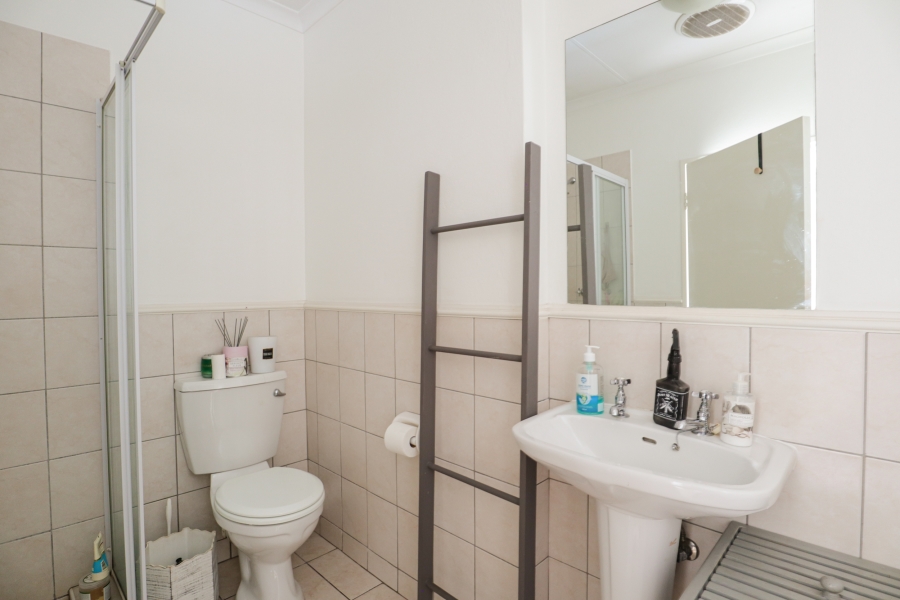 To Let 2 Bedroom Property for Rent in Magaliessig Gauteng