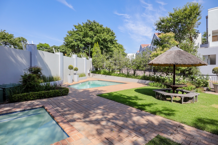 To Let 2 Bedroom Property for Rent in Magaliessig Gauteng