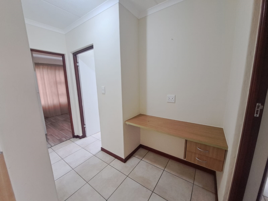 To Let 2 Bedroom Property for Rent in Greenstone Hill Gauteng