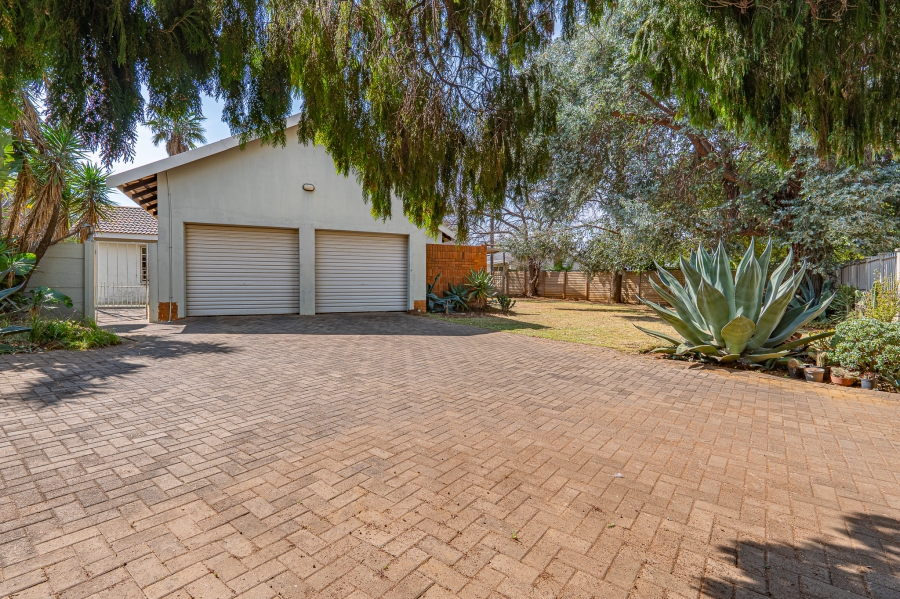4 Bedroom Property for Sale in Elardus Park Gauteng
