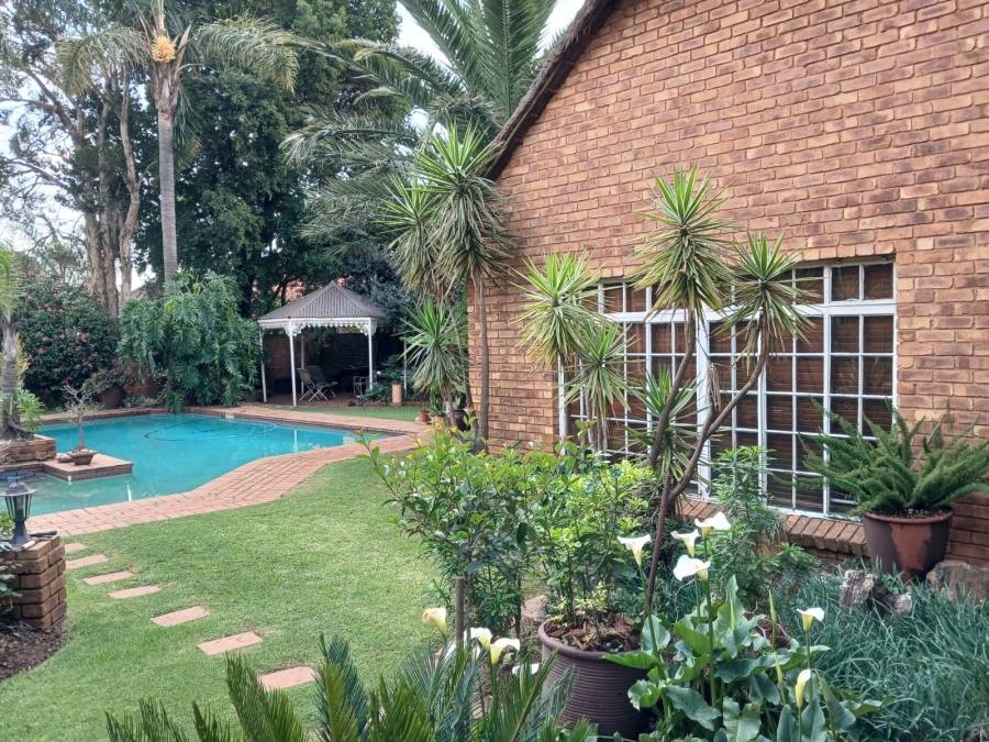 To Let 1 Bedroom Property for Rent in Edleen Gauteng
