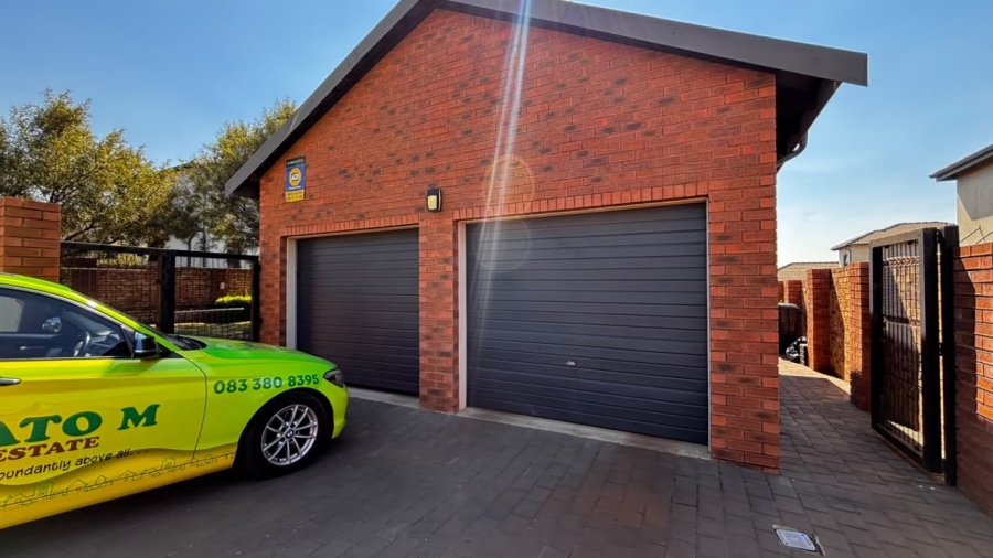 3 Bedroom Property for Sale in Clayville Gauteng