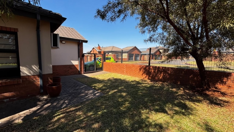 3 Bedroom Property for Sale in Clayville Gauteng