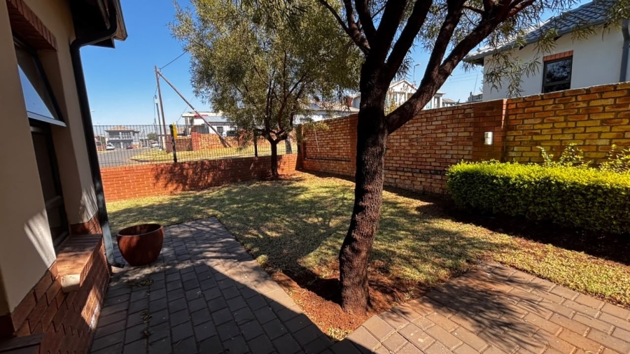 3 Bedroom Property for Sale in Clayville Gauteng