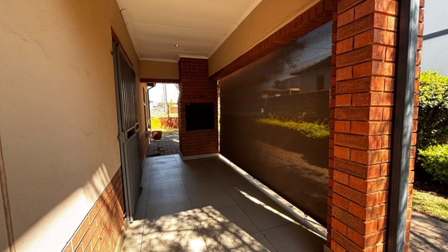 3 Bedroom Property for Sale in Clayville Gauteng