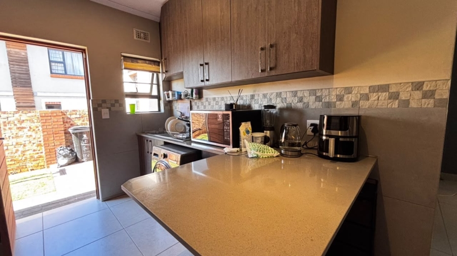 3 Bedroom Property for Sale in Clayville Gauteng