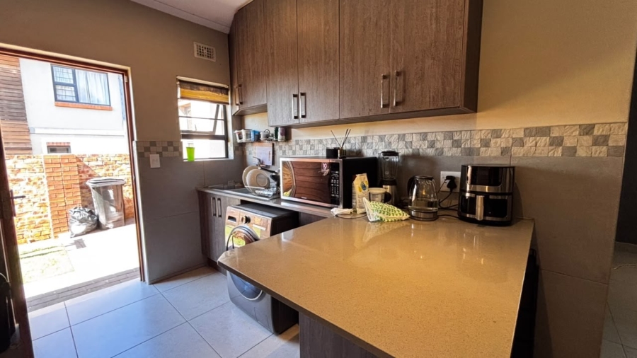 3 Bedroom Property for Sale in Clayville Gauteng