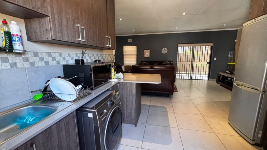 3 Bedroom Property for Sale in Clayville Gauteng