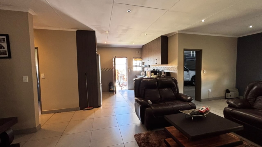 3 Bedroom Property for Sale in Clayville Gauteng