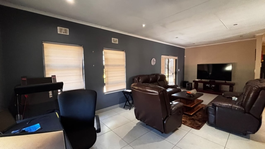 3 Bedroom Property for Sale in Clayville Gauteng