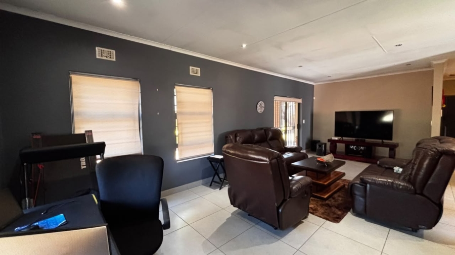 3 Bedroom Property for Sale in Clayville Gauteng